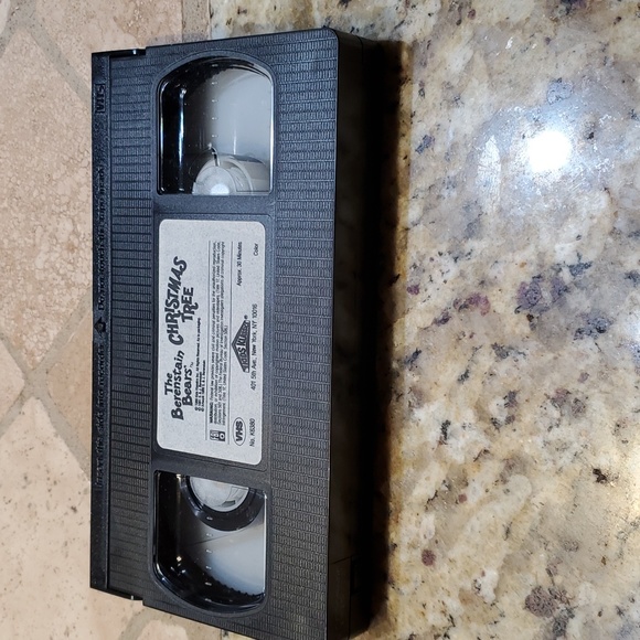 Lot of 2 Vintage The Berenstain Bears Christmas Tree & Learn About Strangers VHS - Picture 4 of 9